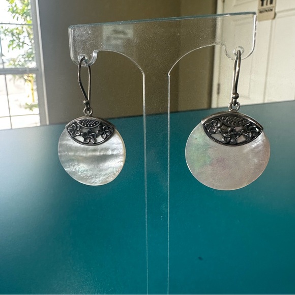 Signed ATI Indonesia 925 Sterling Silver Earrings Fine Mother of Pearl EUC - Picture 6 of 6